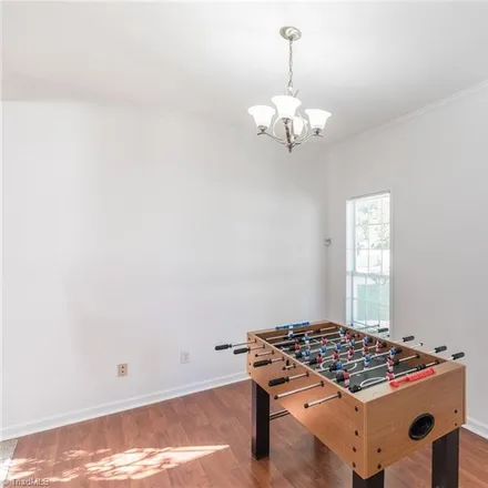 Image 4 - 3204 Coronet Court, Greensboro, NC 27410, USA - Loft for sale