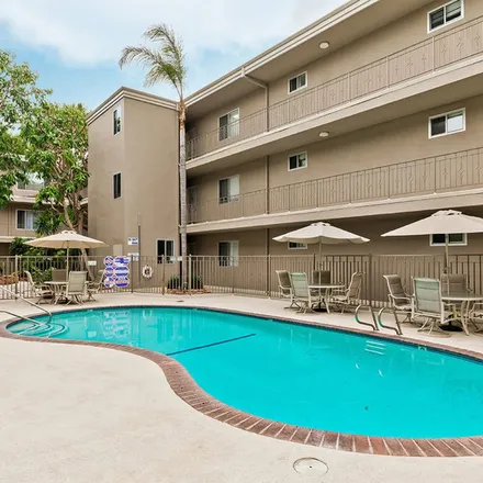 Rent this 1 bed apartment on 2025 4th Street in Santa Monica, CA 90405