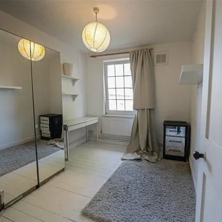 Image 6 - Swinburne House, Bethnal Green Estate, London, E2 0HS, United Kingdom - Apartment for sale