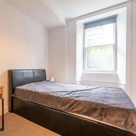 Rent this 5 bed room on 4 Warrender Park Crescent in City of Edinburgh, EH9 1DX