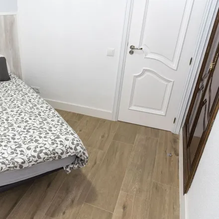Rent this 8 bed room on Paseo de los Pontones in 29, 28005 Madrid