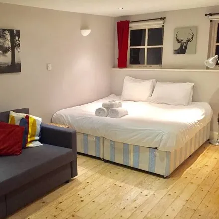 Rent this studio apartment on 1 King's Stables Lane
