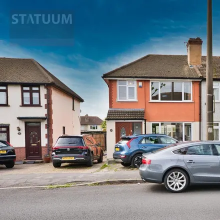 Rent this 3 bed townhouse on Elm Park Avenue in London, RM12 4PQ