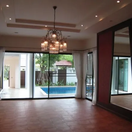 Image 1 - unnamed road, Huai Khwang District, Bangkok 10310, Thailand - Apartment for rent