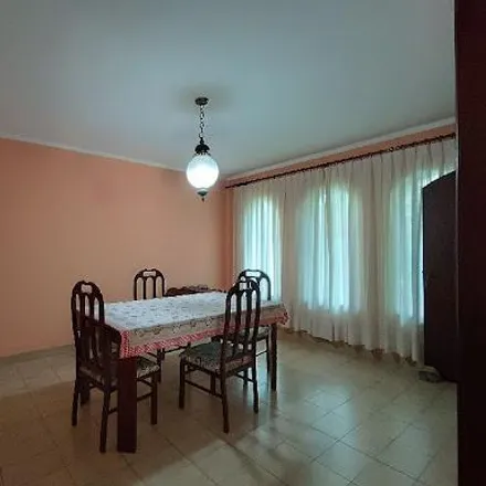 Rent this 3 bed house on Escola Municipal Elizabete Leonardi in Avenida Pedro Américo, Vila Guarani