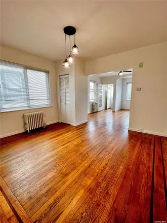 Image 6 - 25-43 124th Street, New York, NY 11354, USA - House for sale