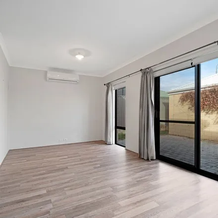 Image 3 - 15 Hobson Loop, Piara Waters WA 6112, Australia - Apartment for rent