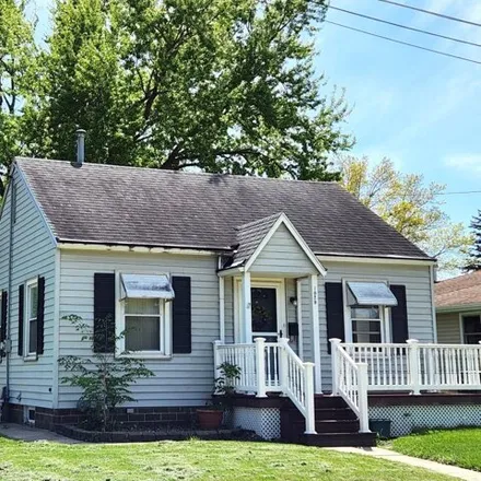 Buy this 2 bed house on 1061 1st Street Northeast in Mason City, IA 50401