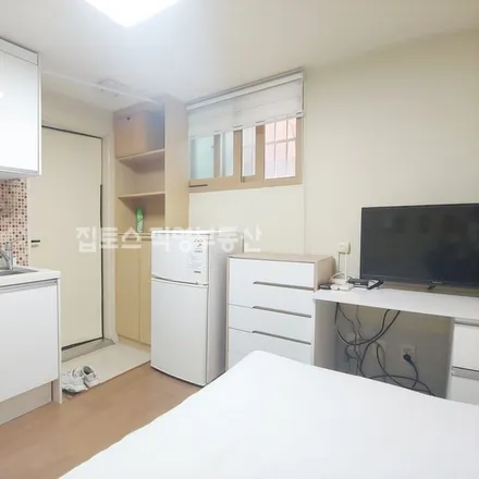 Rent this studio apartment on 서울특별시 마포구 망원동 486-21