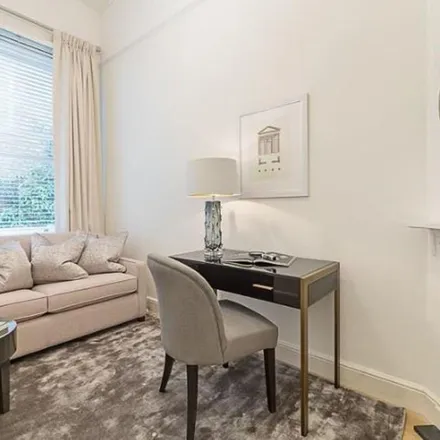 Rent this 3 bed apartment on A4209 in London, W2 2RL