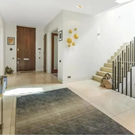 Rent this 6 bed apartment on 74 West Heath Road in Childs Hill, London