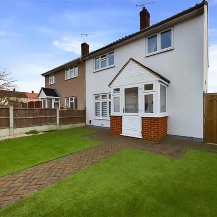 Buy this 3 bed duplex on Elgar Close in Basildon, SS15 5QT