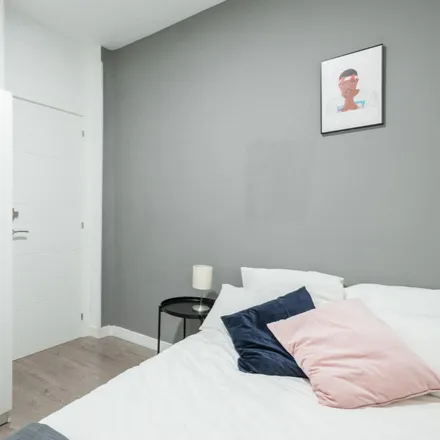 Rent this 4 bed room on Calle de Toledo in 77, 28005 Madrid