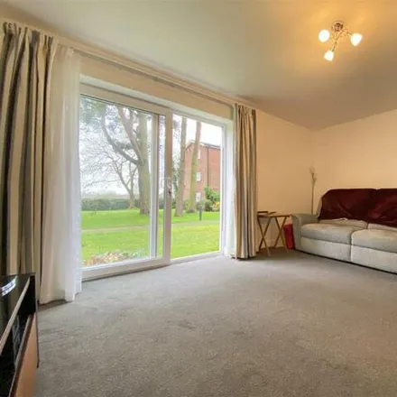 Image 3 - 80 Lacey Green, Wilmslow, SK9 4BG, United Kingdom - Apartment for sale