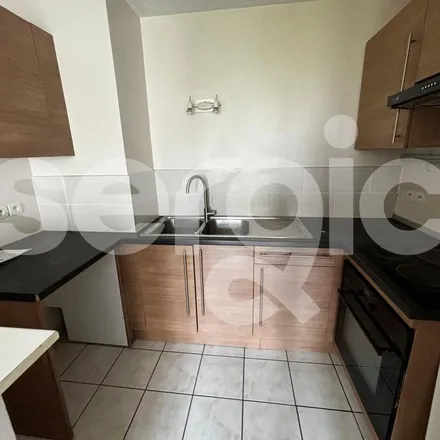 Rent this 2 bed apartment on unnamed road in 95800 Cergy, France