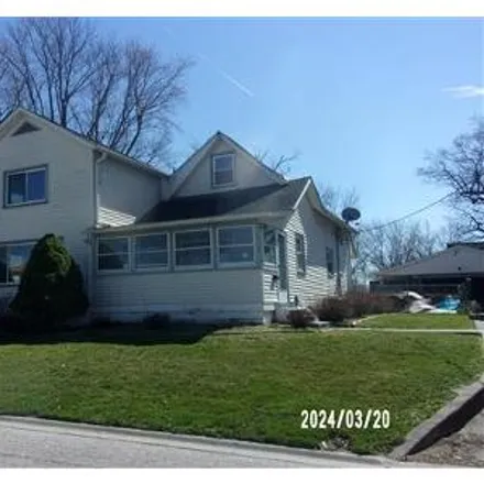 Buy this 3 bed house on 547 East Cherry Street in Watseka, IL 60970