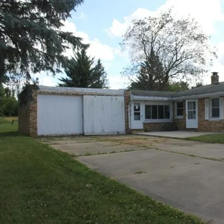 Buy this 2 bed house on 2203 West Maple Avenue in Flint, MI 48507
