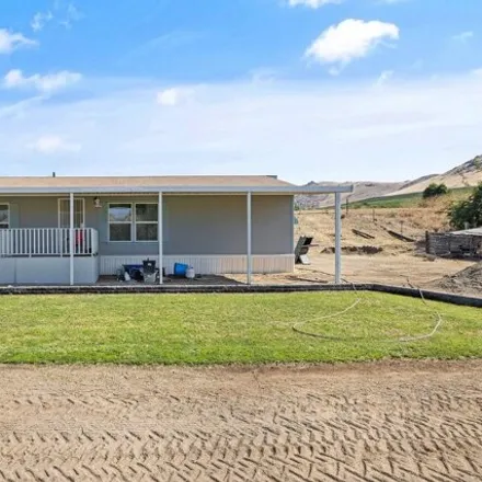 Buy this 3 bed house on Avenue 146 in Tulare County, CA