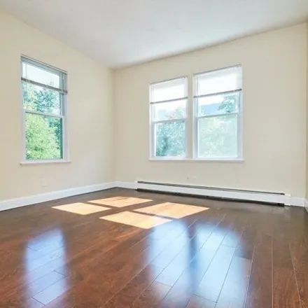 Image 7 - 65 Brookline St Apt 4, Cambridge, Massachusetts, 02139 - Apartment for rent