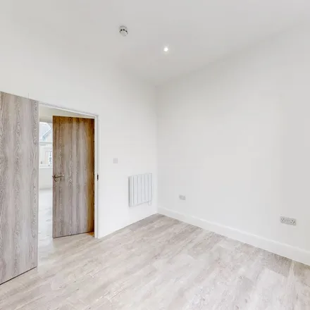 Rent this 2 bed apartment on High Road in Dudden Hill, London