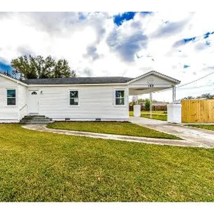 Buy this 2 bed house on 173 Glenwood Drive in Houma, LA 70363