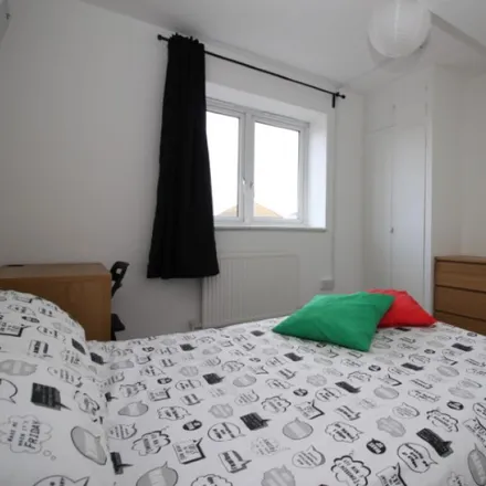 Image 2 - Bredel House, St Paul's Way, Bow Common, London, E14 7AS, United Kingdom - Room for rent