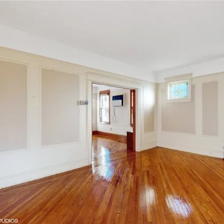 Image 8 - 77-71 79th Street, New York, NY 11385, USA - House for sale
