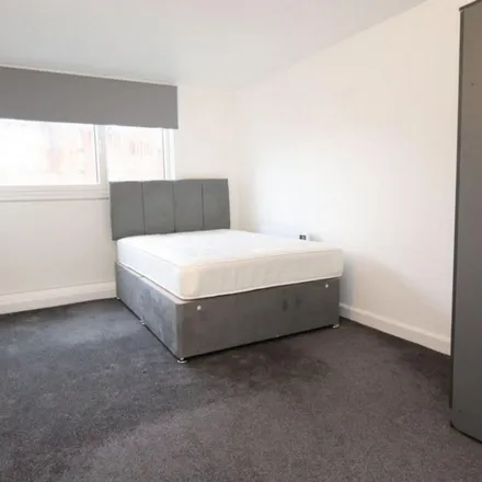 Rent this 4 bed apartment on Bewliehill in Upper Street, Angel