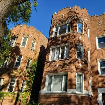 Image 2 - 7825 South Phillips Avenue, Chicago, IL 60617, USA - House for sale