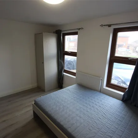 Rent this 1 bed apartment on Kingsley Road in Tomswood Hill, London