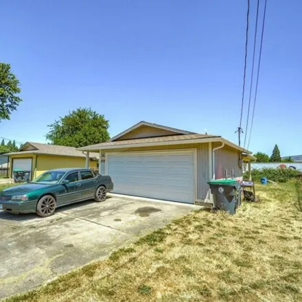 Buy this 3 bed house on 1711 Lillian St in Medford, Oregon