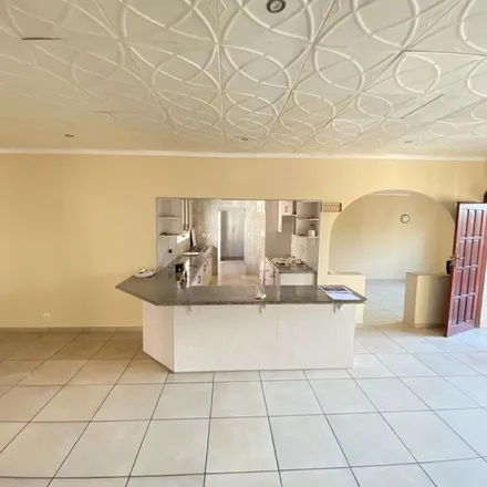 Image 6 - Hudd Road, Athlone Park, Umbogintwini, South Africa - Apartment for rent