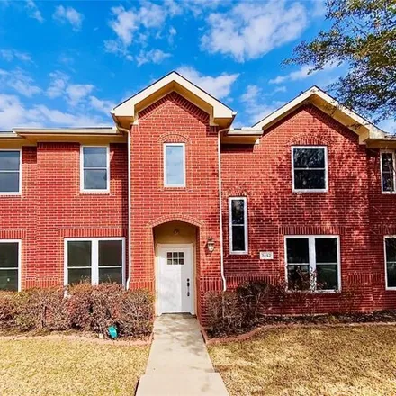 Rent this 5 bed house on 2878 Clear Creek Drive in Rockwall, TX 75032