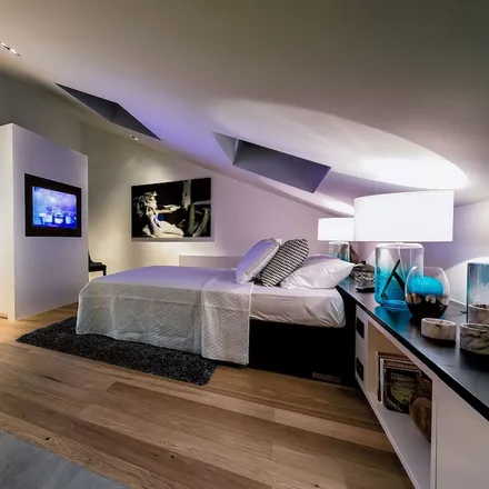 Rent this 2 bed apartment on 1060 Saint-Gilles - Sint-Gillis