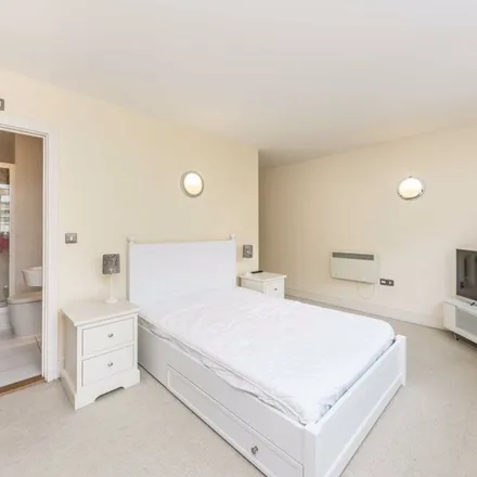 Rent this 2 bed apartment on Mayfair Gems in Hatton Wall, London