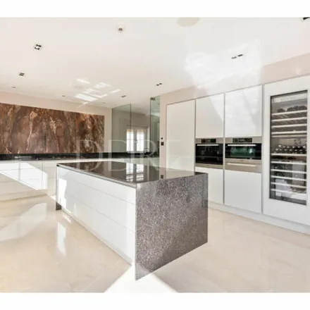 Image 5 - Anthony Close, London, NW7 4QS, United Kingdom - House for sale
