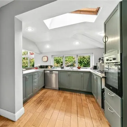 Image 4 - Dudley Road, London, TW9 2EH, United Kingdom - House for sale