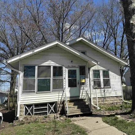 Buy this 2 bed house on 415 South Concord Street in Davenport, IA 52802
