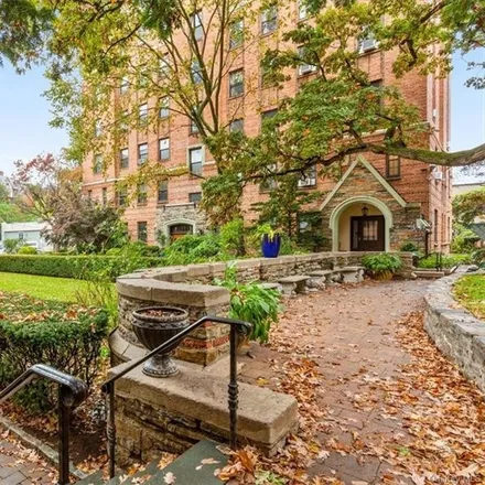 Image 2 - 821 Bronx River Road, City of Yonkers, NY 10708, USA - Condo for sale