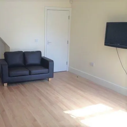 Rent this 5 bed townhouse on Junction Road/Penrhyn Road in Junction Road, Sheffield