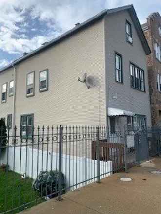 Image 3 - 8848 South Houston Avenue, Chicago, IL 60617, USA - House for sale