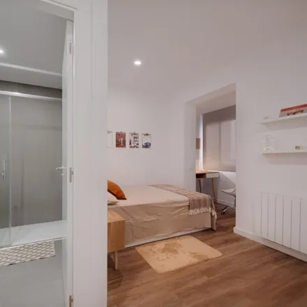 Rent this 5 bed room on Carrer de Nàpols in 210, 08013 Barcelona