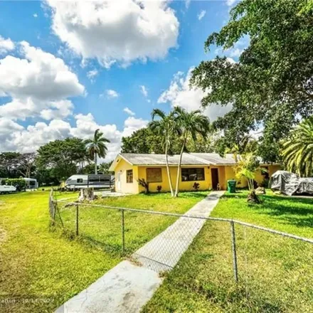Buy this studio house on 12381 Southwest 240th Street in Naranja, Miami-Dade County