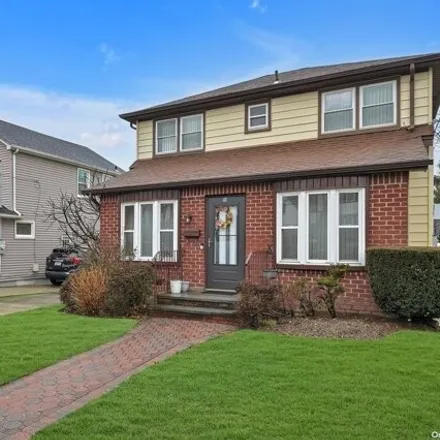 Buy this 3 bed house on 90 Bellmore Street in Village of Floral Park, NY 11001