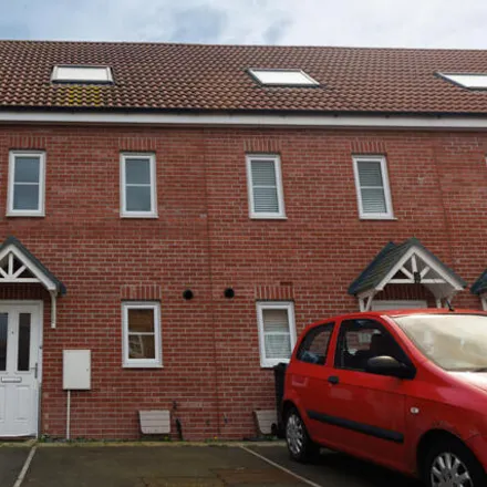 Buy this 3 bed townhouse on Crane Road in Hull, HU7 3FT