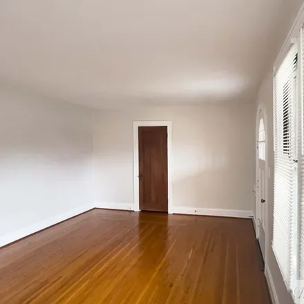 Image 3 - 3839 Hyde Park Ave, Unit 1 - Apartment for rent