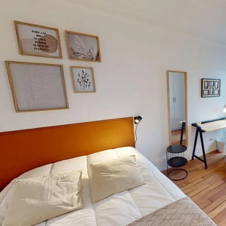 Rent this 9 bed room on 61 Rue des Cloÿs in 75018 Paris, France