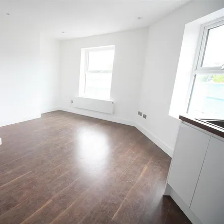 Image 4 - The Waiting Room, Victoria Road, Netherfield, NG4 2HE, United Kingdom - Apartment for rent
