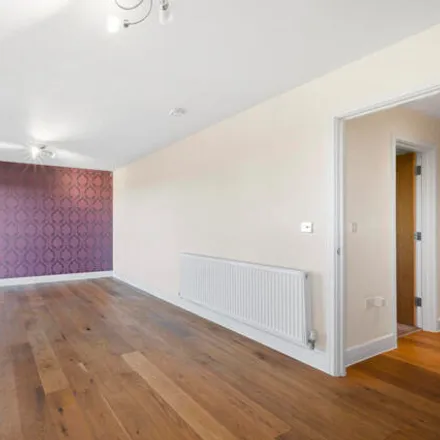 Image 5 - Greenview Drive, London, SW20 9DS, United Kingdom - Room for rent