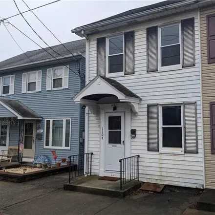 Rent this 3 bed house on 261 Arch Street in North Catasauqua, Northampton County